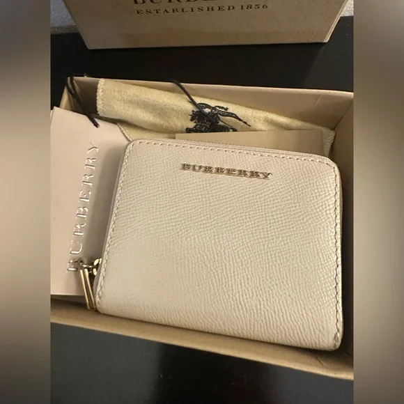 Burberry Cream Nova Embossed Compact Zippy Wallet Full Inclusion - Picture 2 of 12
